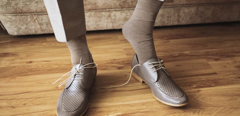 The man wears shoes. Tie the laces on the shoes. Men's style. Pr